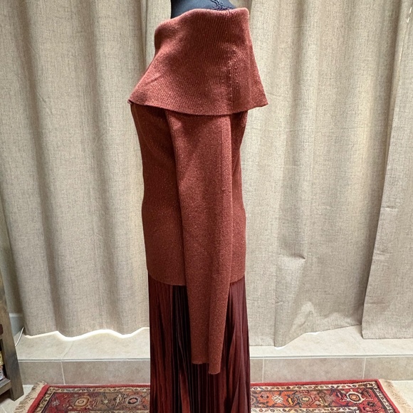 Two-Piece Copper Metallic Knit Set – Skirt + Convertible Sweater – Size XL - Picture 6 of 6